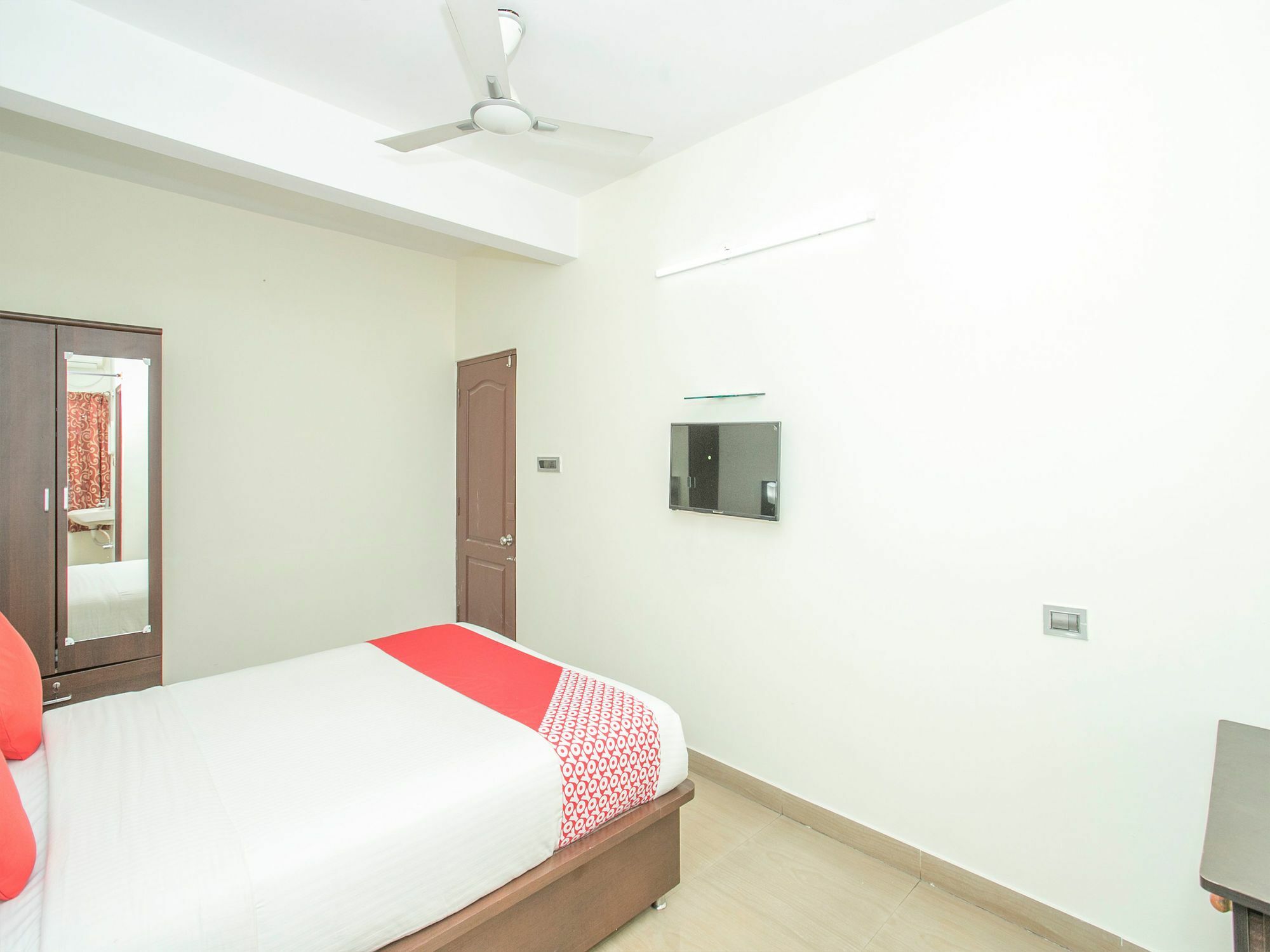 Oyo 13170 Victory Suites Bangalore Exterior foto